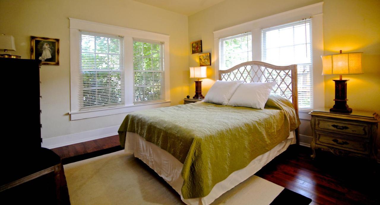 Apartamento Refuge In The Heart Of Montrose Houston Exterior foto